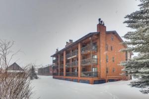 Mountainside 272h 2 Bedroom Condo by RedAwning, Frisco