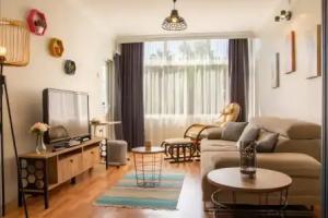 Central Flat With Balcony in Karsiyaka Apartments, Izmir
