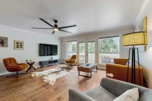 Lakeside Getaway w/ Patio on Lady Bird Lake Apartments, Austin