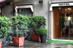 Le Petit Hotel, Torino