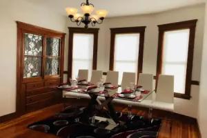 Boston Lodge and Suites, Boston