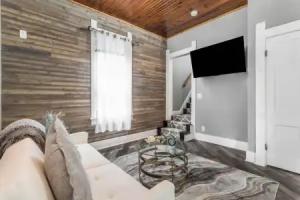 Modern 3 Bedroom House in Fountain Square, Indianapolis