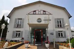 Villa Waldperlach by Blattl, Munchen