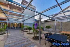 There is a worry-free inn by the sea (Erhai store)