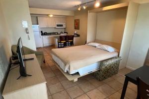 Enchanted Isle Resort, Hollywood