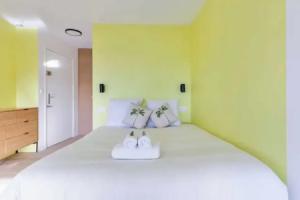 Beautiful Renovated Studio on Port de, Deauville