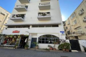 Adorable 2 bedrooms apt next to the beach, Bnei Brak