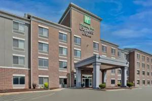 Holiday Inn Express & Suites Milwaukee Nw Park Place by IHG, Milwaukee