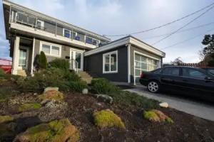 *10 Mile Point Stunning Oceanfront Tourist base, Victoria