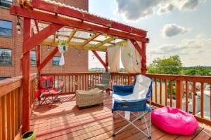Quirky Townhome ~ 2 Mi to Inner Harbor, Baltimore