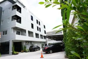 B-Black Hotel Chonburi, Chonburi City