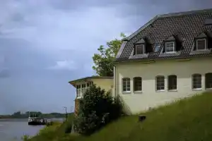 Schnellenburg am Rhein, Dusseldorf