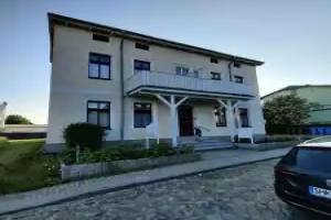 Between Chalk Cliffs and Harbor - Crampas 2 Hotel, Sassnitz
