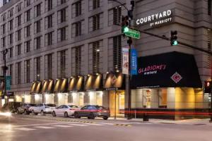 Courtyard by Marriott Chicago Downtown River North, Chicago
