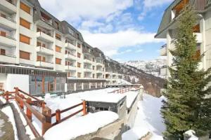 Wolf & Deer Apartment Ski-in Ski-out 250m, Sestriere
