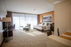 Spacious Studio Partial Burjview at The Address Mall, Dubai