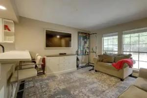 Near Airport & Interstate: Houston Area Townhome Apartments, Humble
