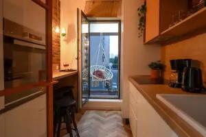 THE BIRD'S STORY. Plaza Residence Studio, Bucharest