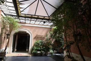 Palazzo Alabardieri, Naples