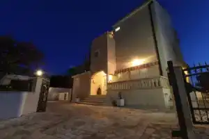 Amazing Apartment in With 1 Bedrooms and Wifi, Tucepi