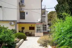 Beachfront Apartment Gaj 6, Krapanj Island