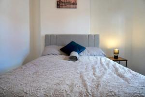 Amazing and Immaculate 2-bed House in, Manchester