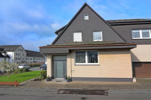 Pretty Holiday Home with a Balcony Complete with Awning in in Northern Sauerland, Meschede