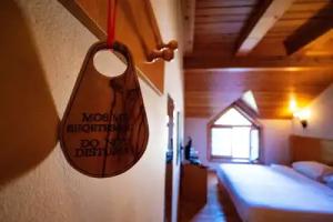Natyral Razma Resort, Bajraku i Thethit