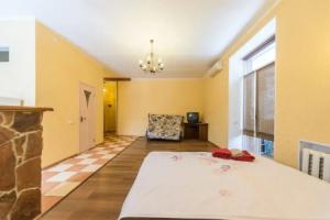 Cozy studio apartment near Palace Ukraina, Kiev