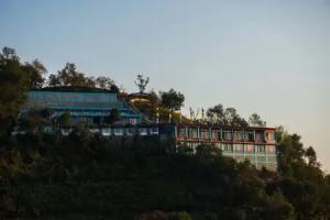 Hotel Seven Lake Paradise, Deurali