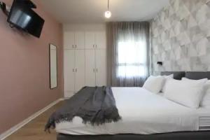 1 BR Apt TLV TAU by Sea N' Rent Apartments, Bnei Brak