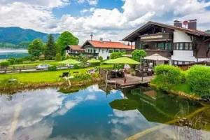 Das Maximilian by stayFritz - Romantik DZ am See mit Frühstück & Schwimmteich Hotel, Schliersee