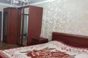 Сдаётся в 2-х ком.кв. 1 комната на берегу моря на 2 человека. Проживание с хозяевами., Pitsunda