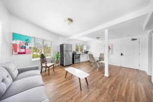 Renzzi Villas, Miami