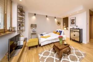 Golden Apartament by Your Freedom, Warsaw