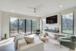 2 Mi to Wakemed: Modern Duplex w/ Yard Apartments, Raleigh