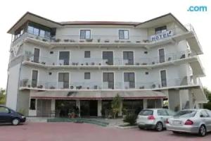 Hotel Verzaci, Rinas