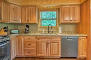 Timber Home: Walk to Slopes & N Conway Shops! Tourist base, North Conway