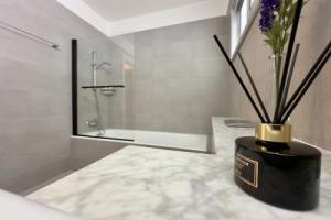 Welcome to Our Luxurious 1-bedroom Private Residence With a Special Patio, Nicosia