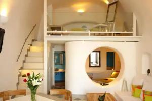 Ikastikies Suites, Firostefani