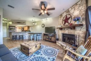 Seele Street River B11 2 Bedroom Condo by RedAwning, New Braunfels