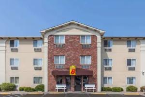Super 8 by Wyndham Irving DFW Airport/South, Irving