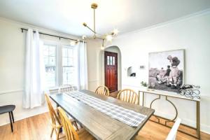 South Bend Home < 1 Mi to Notre Dame! Tourist base, South Bend