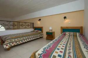 Blue Lagoon by Estia, Roda