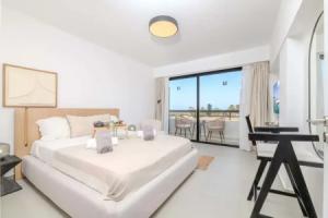 Finikoudes Marina View 202 Apartments, Larnaka