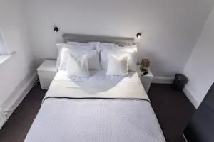 House - Sleeps 6 - Parking - Garden, Manchester