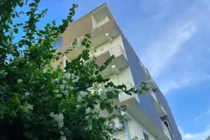 Oren Hotel, Maamigili