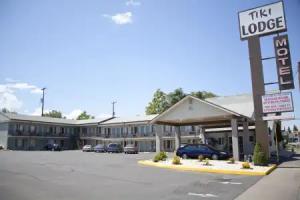 Pine Tree Inn, Medford