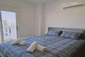 104 NIC - 402 Stay Cosmo City Suite Mini-hotel, Nicosia