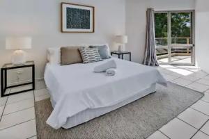 2BR Apartment with Stunning Ocean Views, Airlie Beach